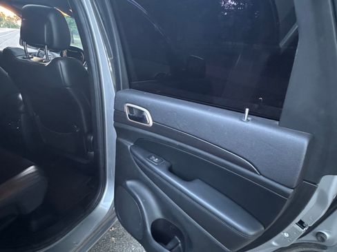 Used 2015 Jeep Grand Cherokee Altitude image 12