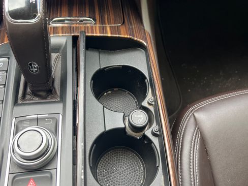 Used 2019 Maserati Levante GranLusso AWD/4WD image 17