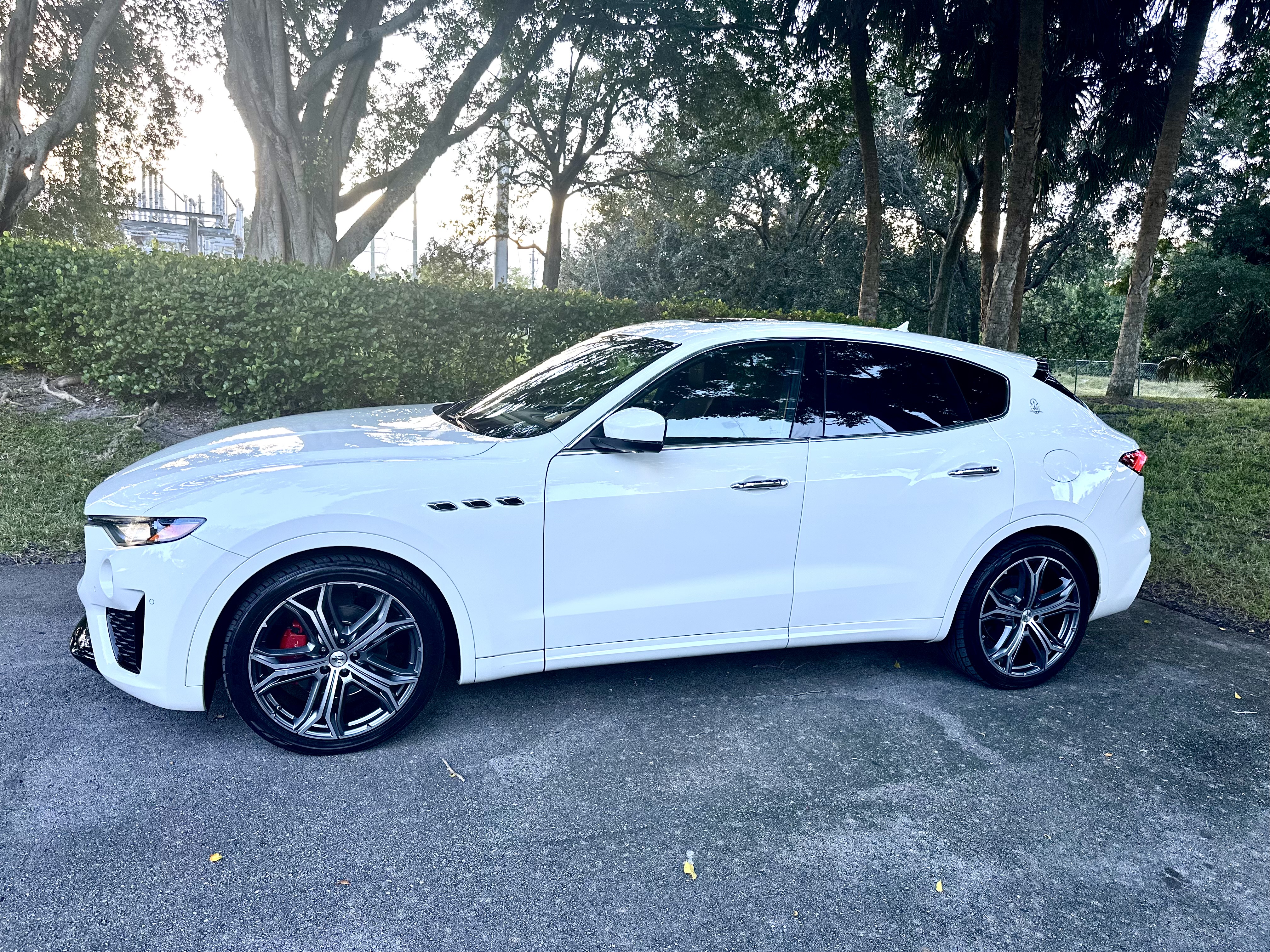 Used 2021 Maserati Levante AWD/4WD image 2