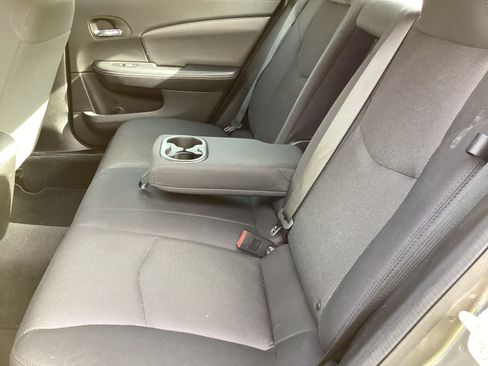 Used 2013 Dodge Avenger SE image 16