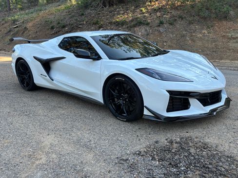 Used 2024 Chevrolet Corvette Z06 w/ Z07 Performance Package RWD image 12