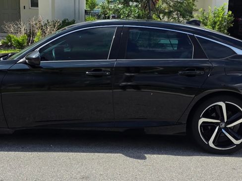 Used 2018 Honda Accord Sport image 2
