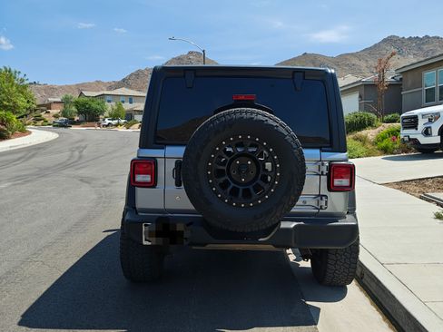 Used 2018 Jeep Wrangler Unlimited Sport S AWD/4WD image 4