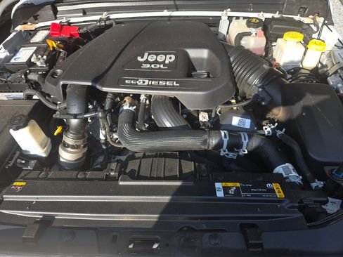 Used 2022 Jeep Gladiator Sport AWD/4WD image 16