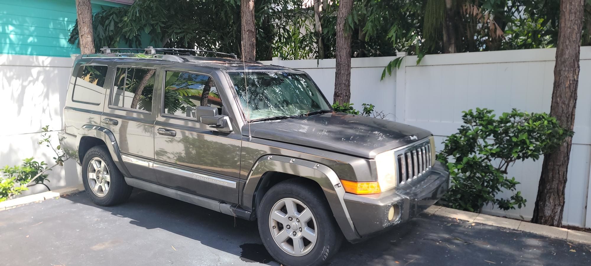 Used 2006 Jeep Commander Limited w/ Trailer Tow Group IV RWD image 1