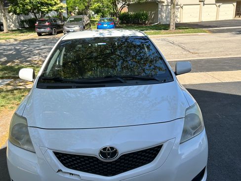 Used 2012 Toyota Yaris Sedan FWD image 8