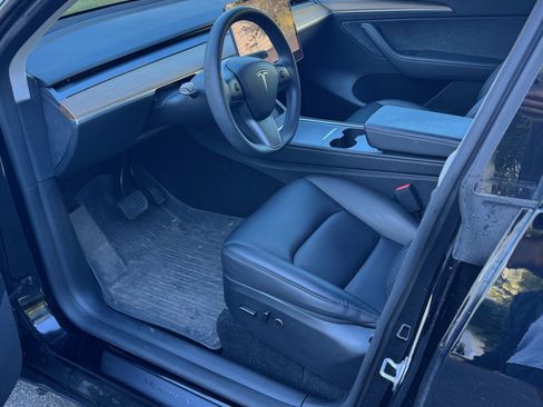Used 2023 Tesla Model Y Long Range image 5