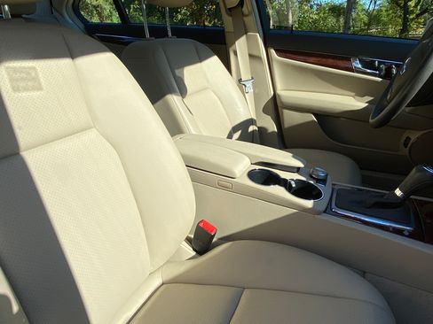 Used 2010 Mercedes-Benz C 300 Sedan image 20