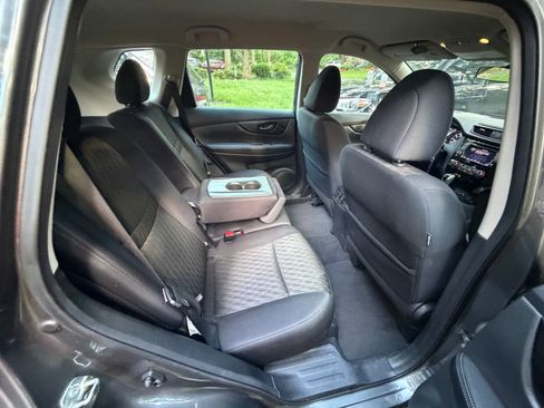 Used 2019 Nissan Rogue S AWD/4WD image 30