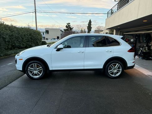 Used 2016 Porsche Cayenne image 4