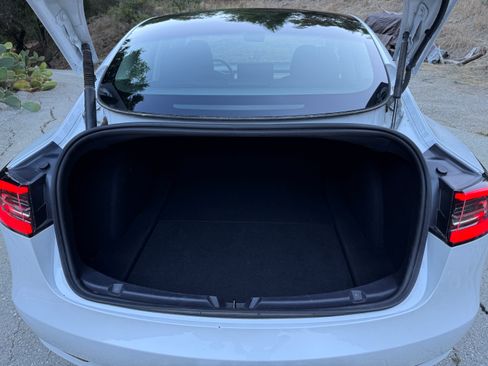 Used 2023 Tesla Model 3 Standard Range image 8