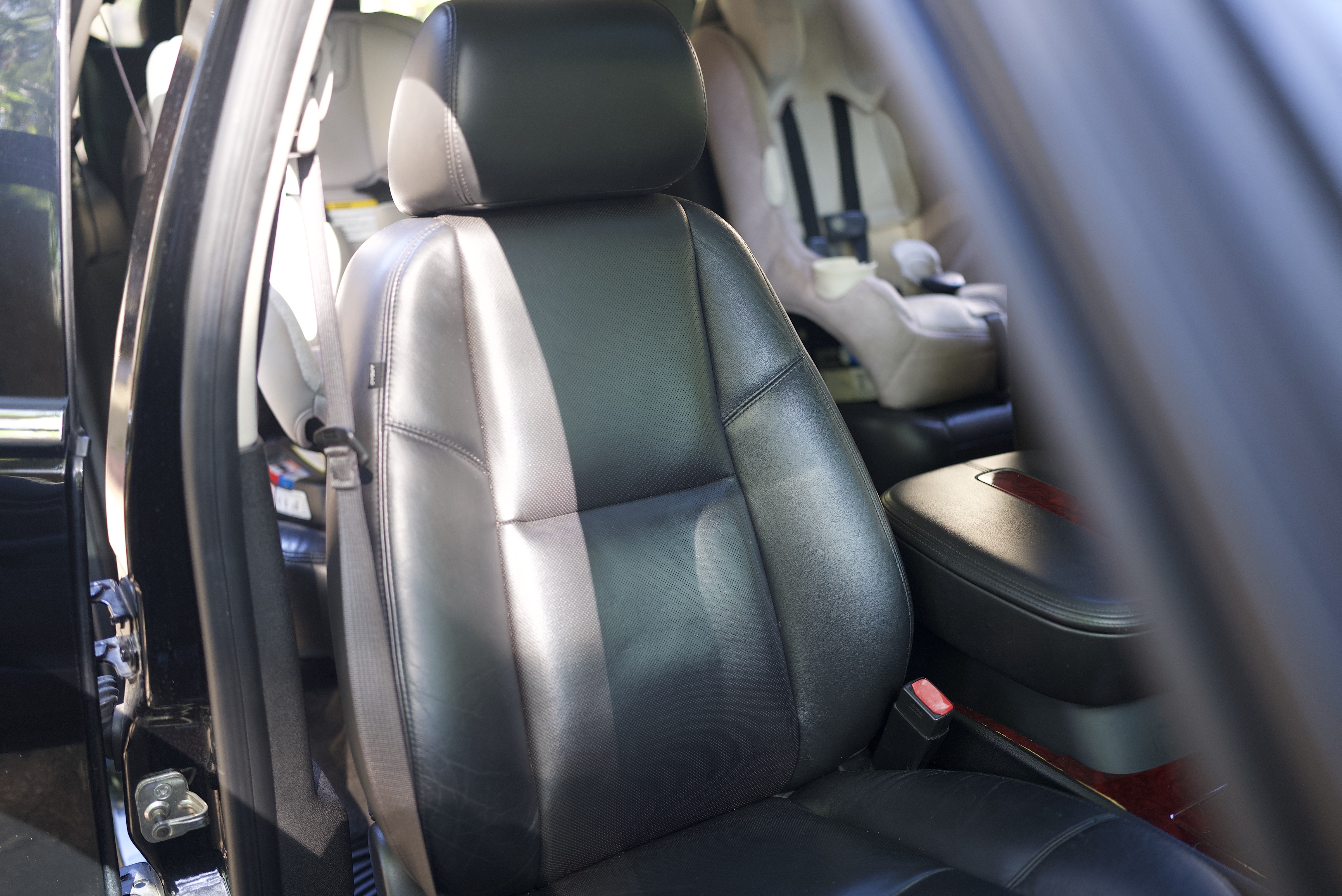 Used 2011 Cadillac Escalade Premium AWD/4WD image 27