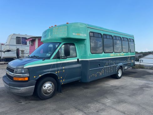 Used 2014 Chevrolet Express 4500 w/ Shuttle Bus Package image 4
