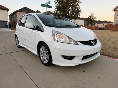 Used 2011 Honda Fit Sport image 2