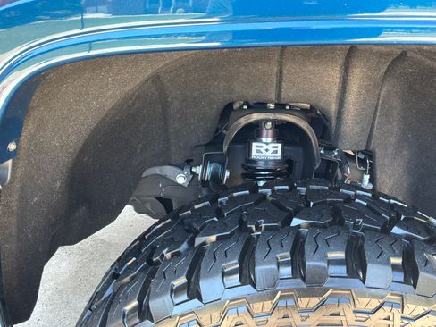 Used 2017 GMC Sierra 1500 SLT w/ Suspension Package, Off-Road AWD/4WD image 28