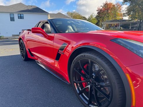 Used 2019 Chevrolet Corvette Grand Sport w/ Carbon Flash Badge Package image 9