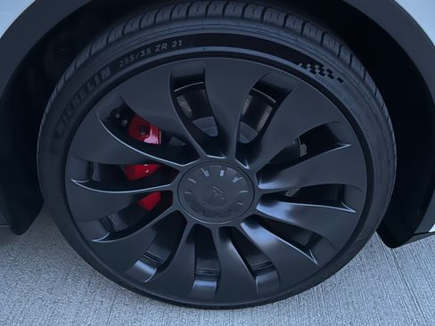 Used 2022 Tesla Model Y Performance image 13