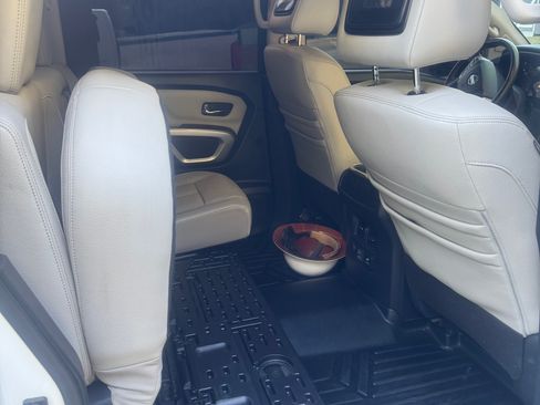 Used 2020 Nissan Titan SL w/ Moonroof Package image 4