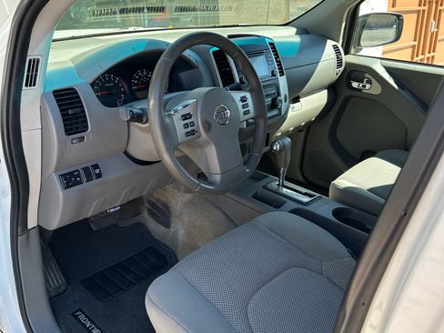 Used 2018 Nissan Frontier SV image 10