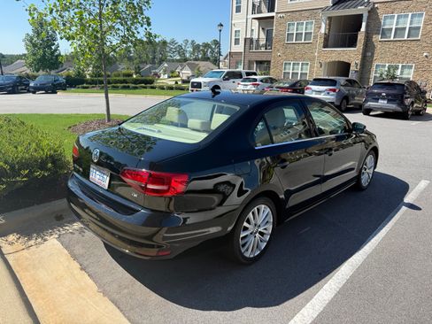 Used 2016 Volkswagen Jetta SEL FWD image 6