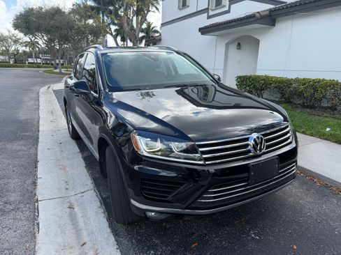 Used 2015 Volkswagen Touareg VR6 image 11