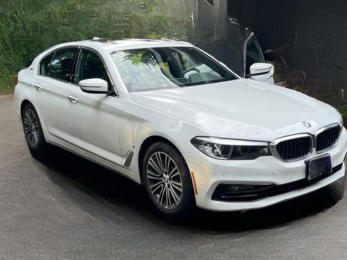 Used 2018 BMW 530e image 8