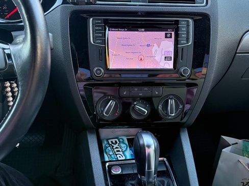 Used 2016 Volkswagen Jetta Sport image 8