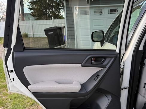 Used 2015 Subaru Forester 2.5i Premium w/ All-Weather Package AWD/4WD image 18