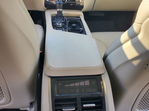 Used 2017 Volvo XC90 T5 Momentum w/ Vision Package image 17