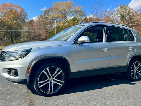 Used 2017 Volkswagen Tiguan SEL image 16