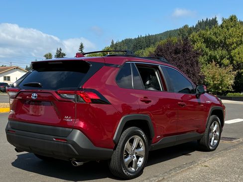 Used 2021 Toyota RAV4 XLE Premium AWD/4WD image 2