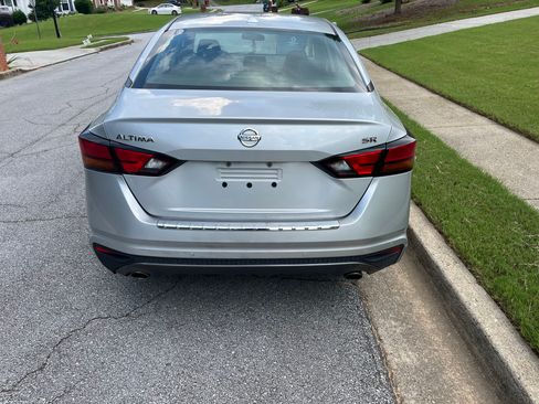 Used 2021 Nissan Altima 2.5 SR FWD image 8