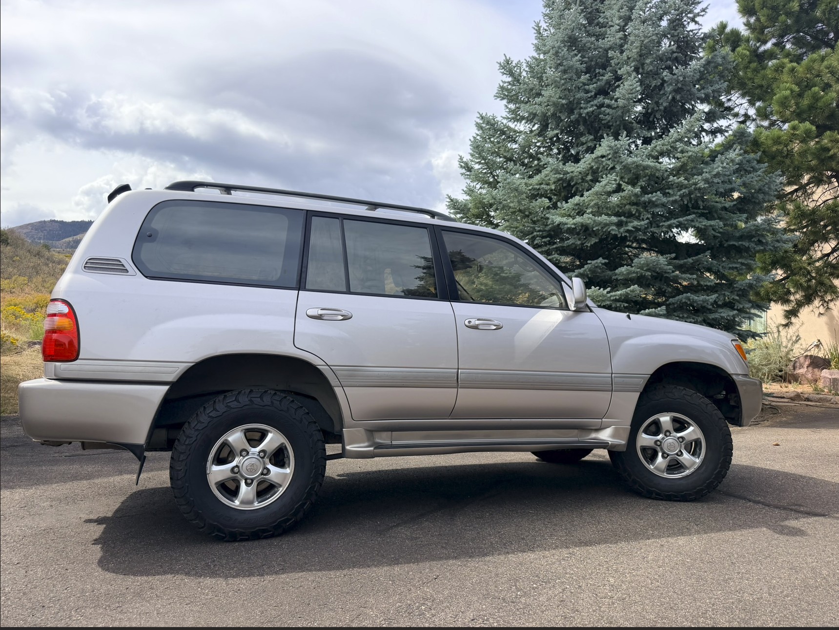 Used 2002 Toyota Land Cruiser AWD/4WD image 2
