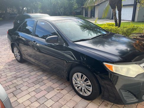 Used 2014 Toyota Camry LE image 8