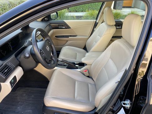 Used 2015 Honda Accord Touring image 13