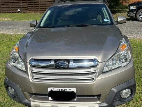 Used 2014 Subaru Outback 3.6R Limited w/ Moonroof Package AWD/4WD image 2