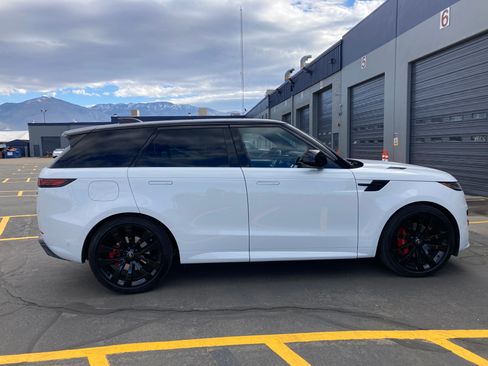 Used 2023 Land Rover Range Rover Sport SE Dynamic image 8