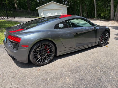 Used 2018 Audi R8 V10 RWD image 8