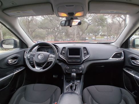 Used 2019 Jeep Cherokee Latitude w/ Popular Appearance Group image 13