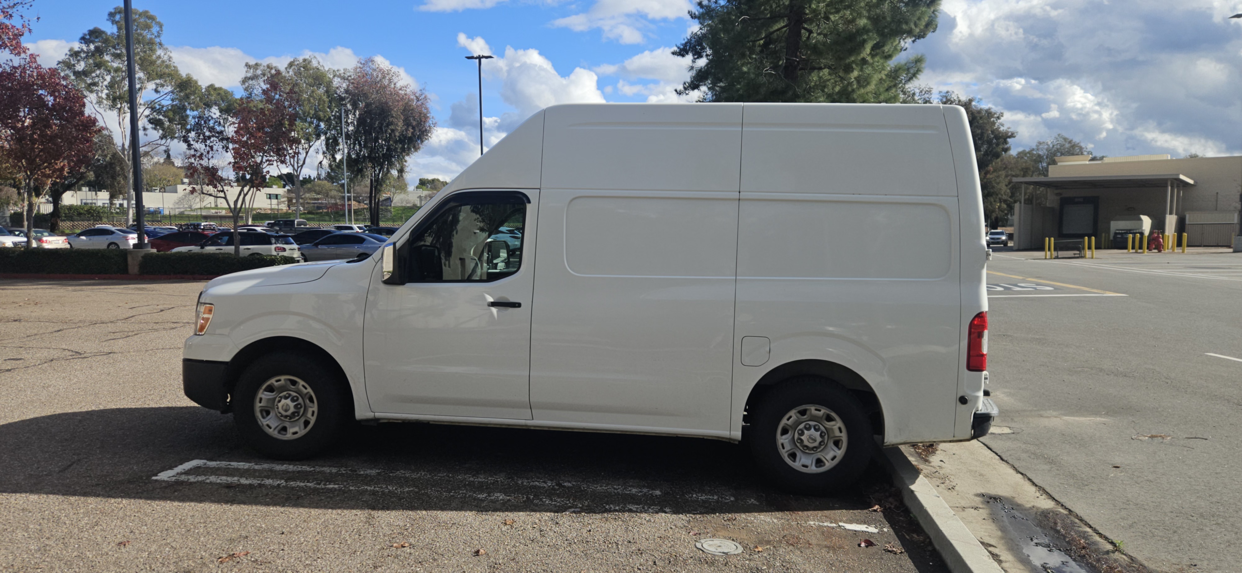 Used 2017 Nissan NV 3500 SV RWD image 2