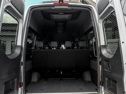 Used 2025 Mercedes-Benz Sprinter 2500 image 8