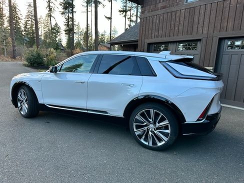 Used 2025 Cadillac Lyriq Luxury image 1