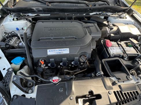 Used 2017 Honda Accord Touring image 4