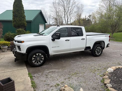 Used 2021 Chevrolet Silverado 2500 Custom w/ Custom Value Package image 11