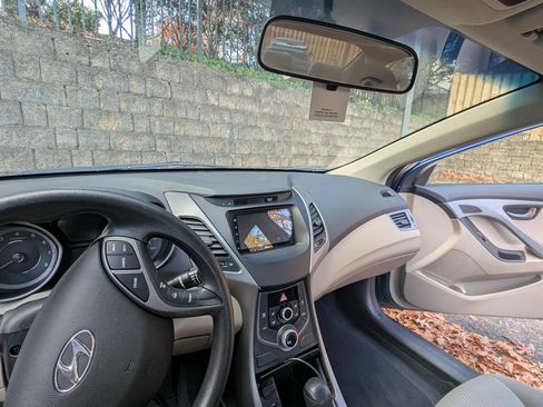 Used 2014 Hyundai Elantra SE image 12