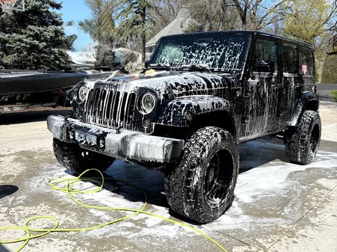Used 2014 Jeep Wrangler Unlimited Sahara image 2