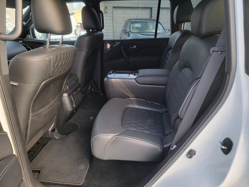 Used 2024 INFINITI QX80 Sensory image 12