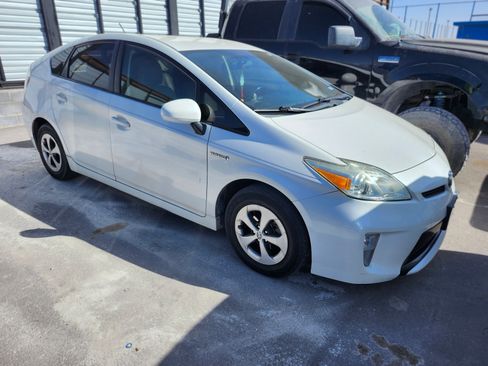 Used 2012 Toyota Prius Two image 1