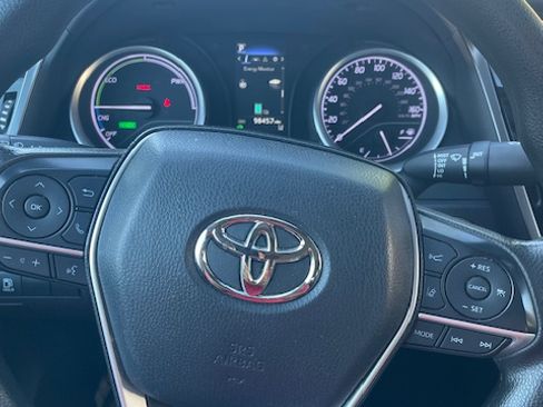 Used 2022 Toyota Camry LE image 11
