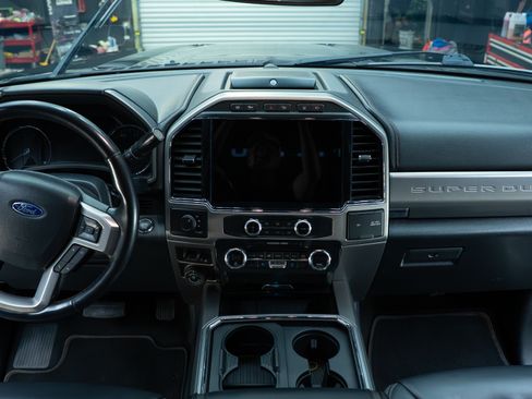 Used 2022 Ford F350 Platinum image 6